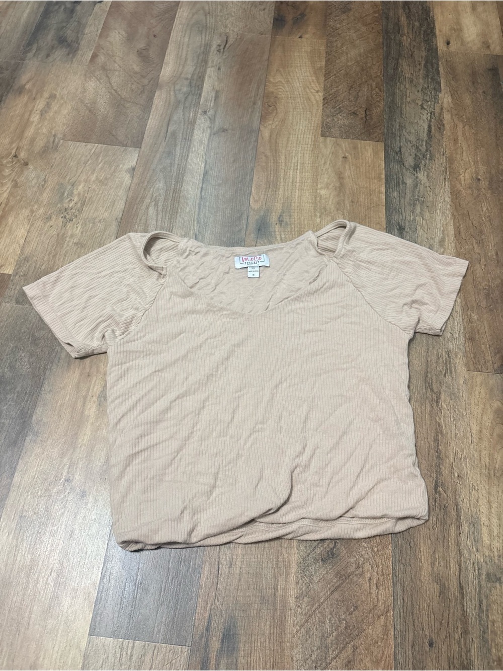 MoCo Boutique Beige Ribbed Scoop Neck Crop Top Medium Short Sleeve Casual Tee
